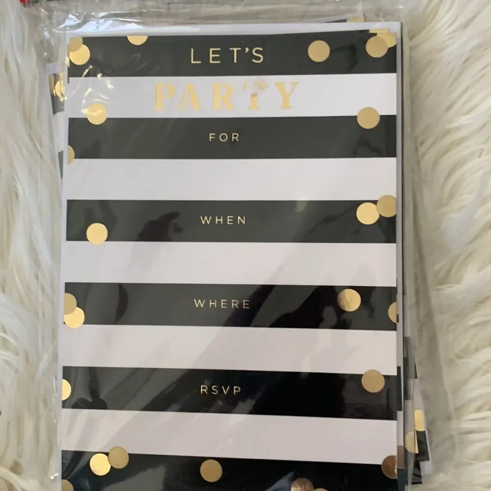 NIB Party 🎈 2 Pack of Invitation Cards in Black/White/Gold